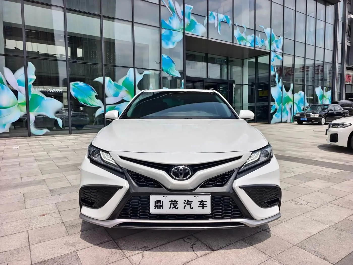 Toyota Camry 2023 — Фото 2/20