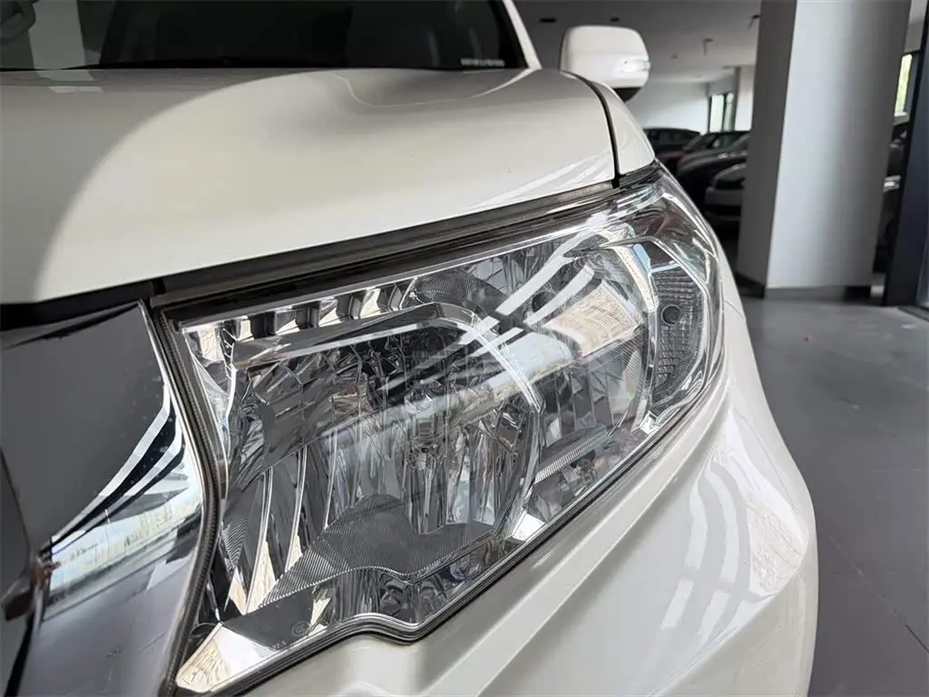 Toyota Prado 2019 — Photo 11/13