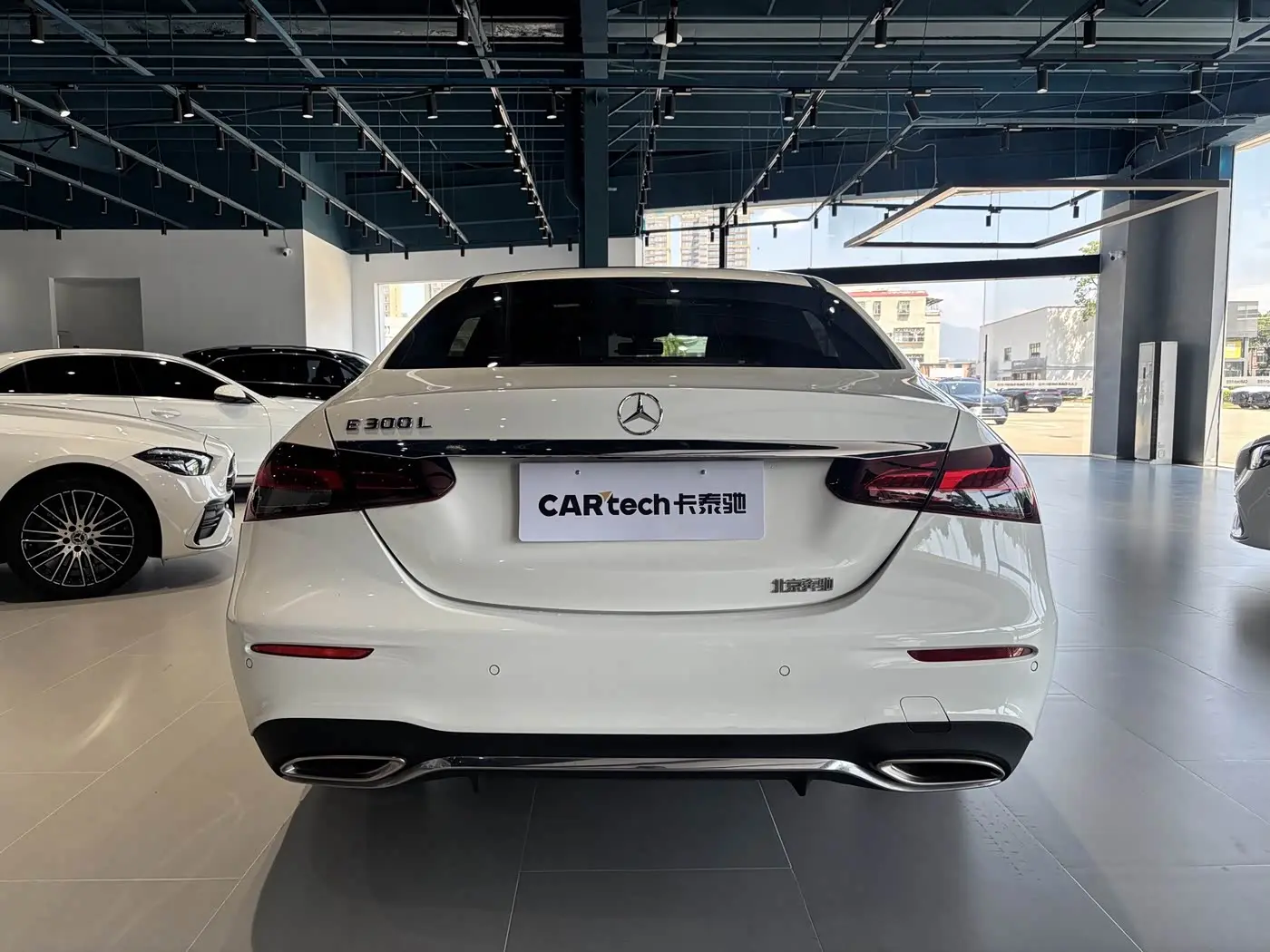 Mercedes-Benz E-Class 2021 — Photo 8/20