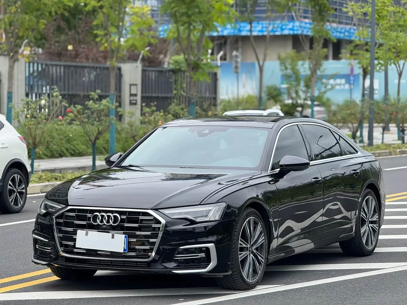 Audi A6L 2023 — Şəkil 1/11