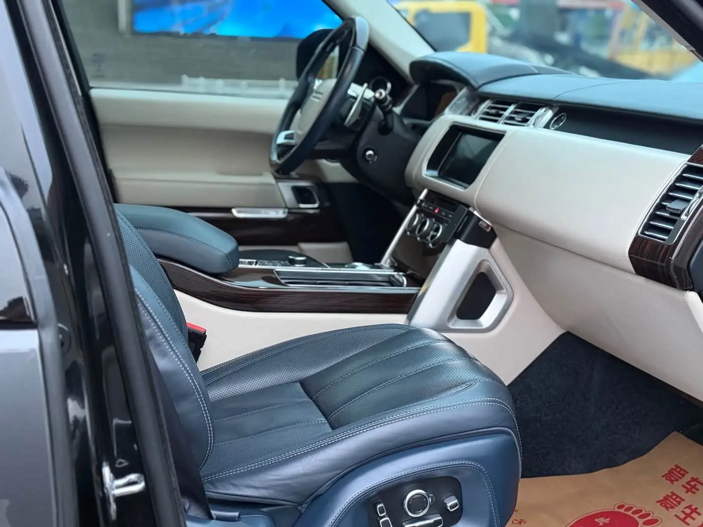 Land Rover Range Rover 2017 — Photo 7/18