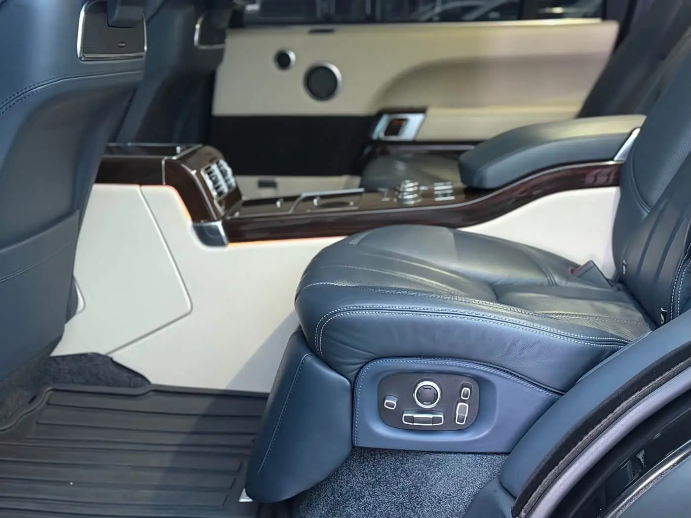 Land Rover Range Rover 2017 — Photo 8/18