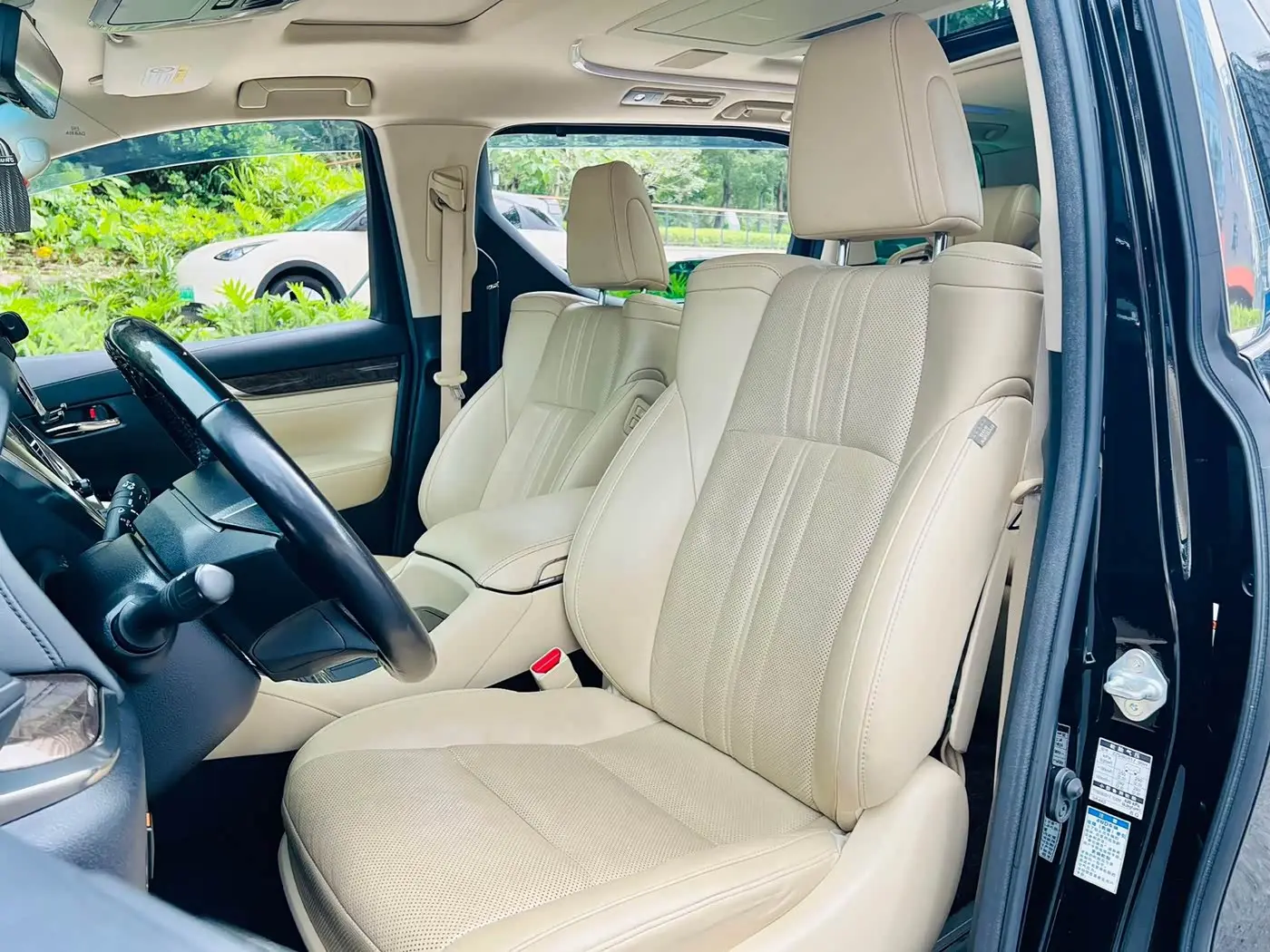 Toyota Alphard 2022 — Фото 7/10