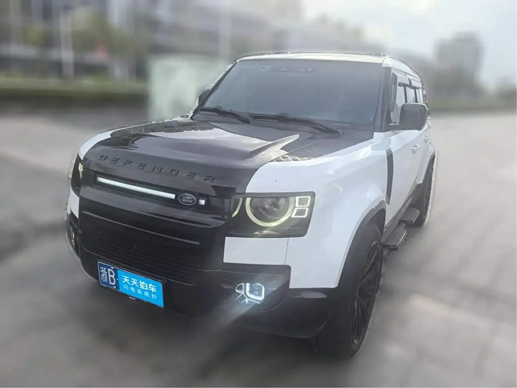 Land Rover Defender 2022 — Фото 1/7