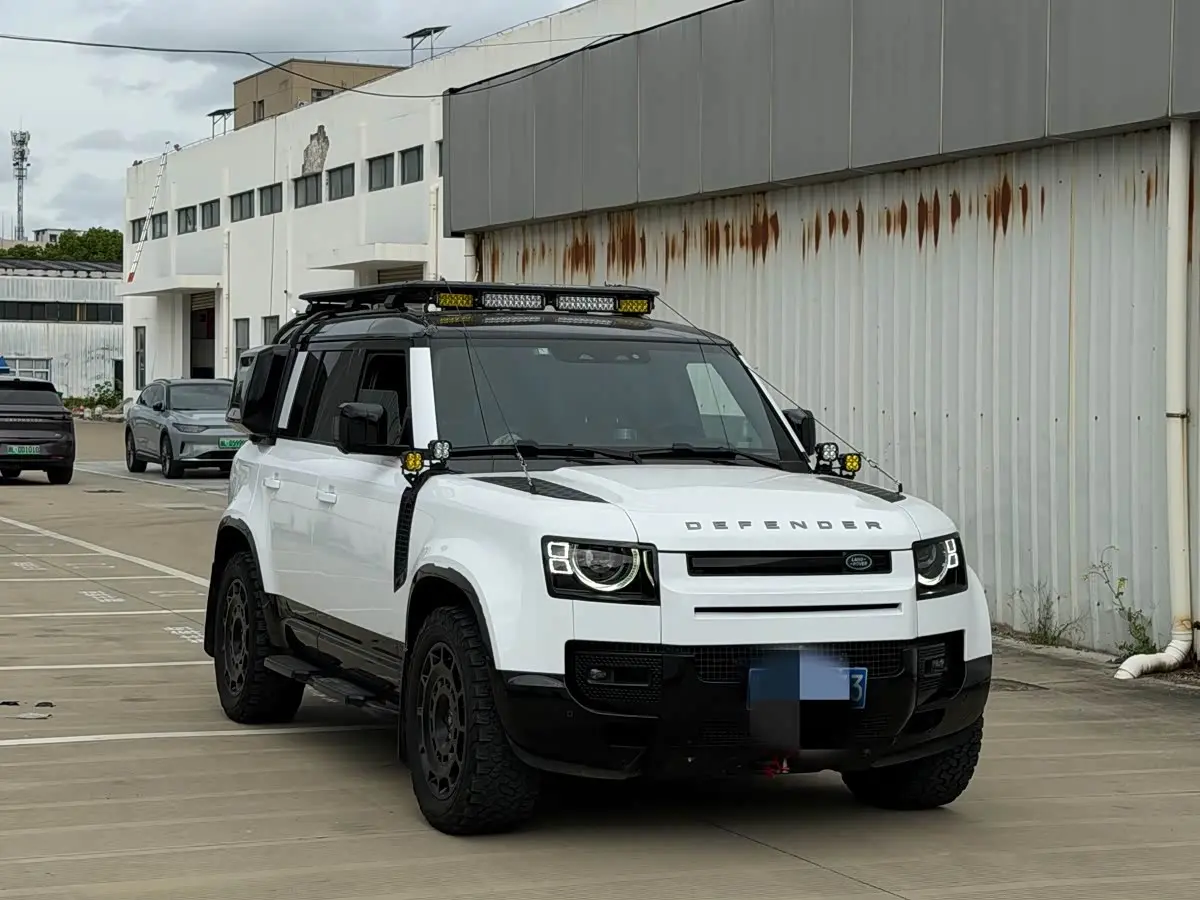 Land Rover Defender 2023 — Photo 3/12