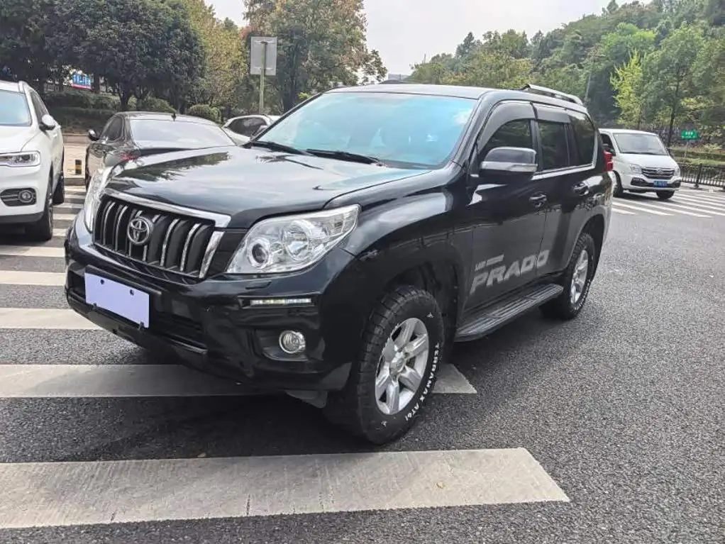 Toyota Prado 2013 — Photo 1/9