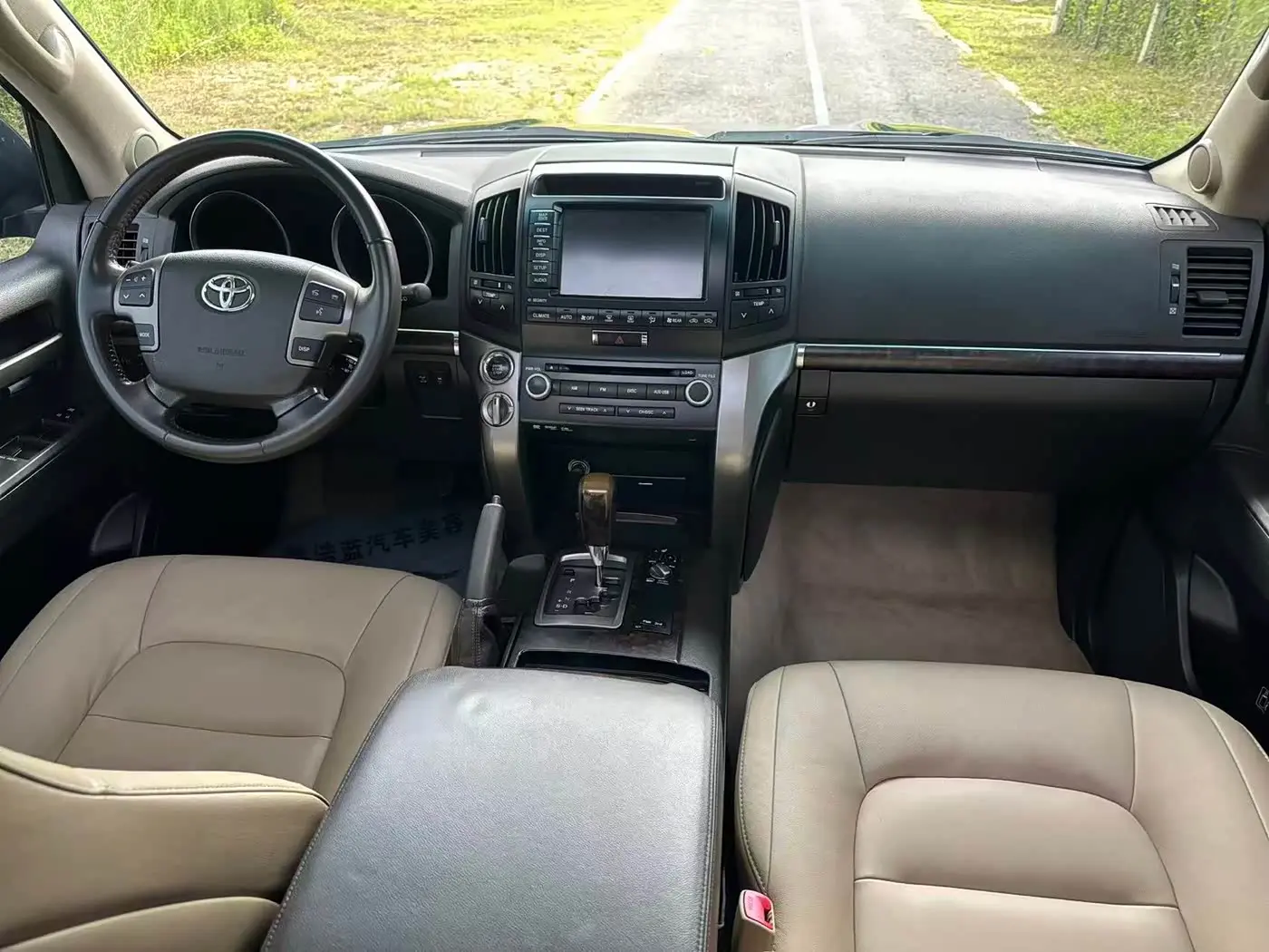 Toyota Land Cruiser 2010 — Photo 11/13