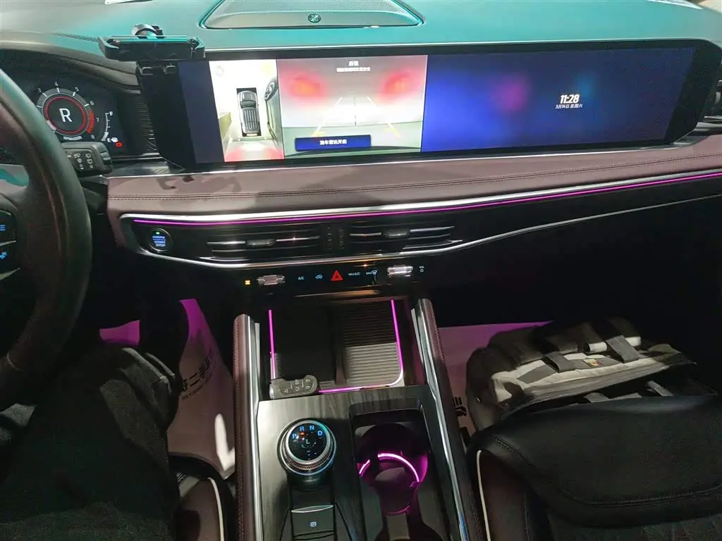 Ford Explorer 2023 — Photo 14/20
