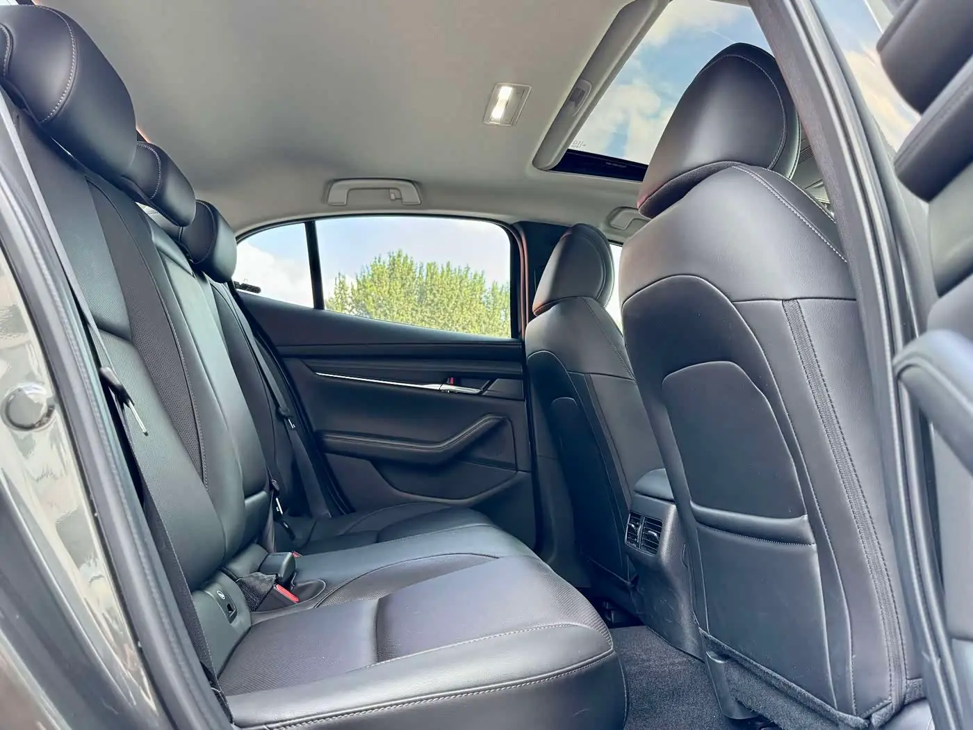 Mazda Mazda3 Axela 2023 — Photo 14/20