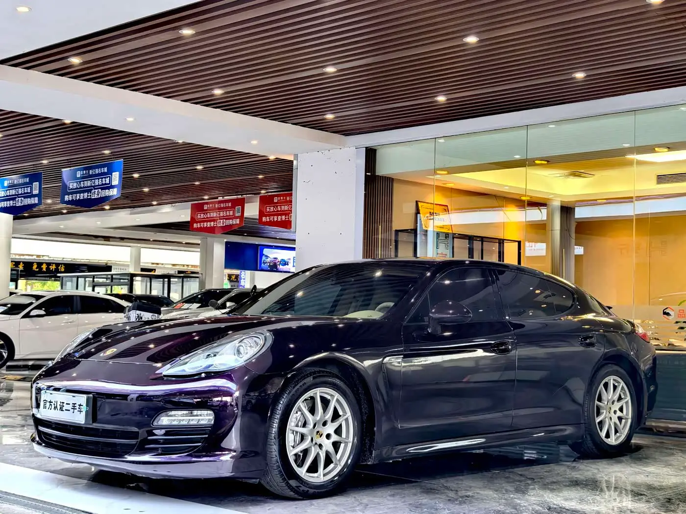 Porsche Panamera 2011 — Photo 1/18