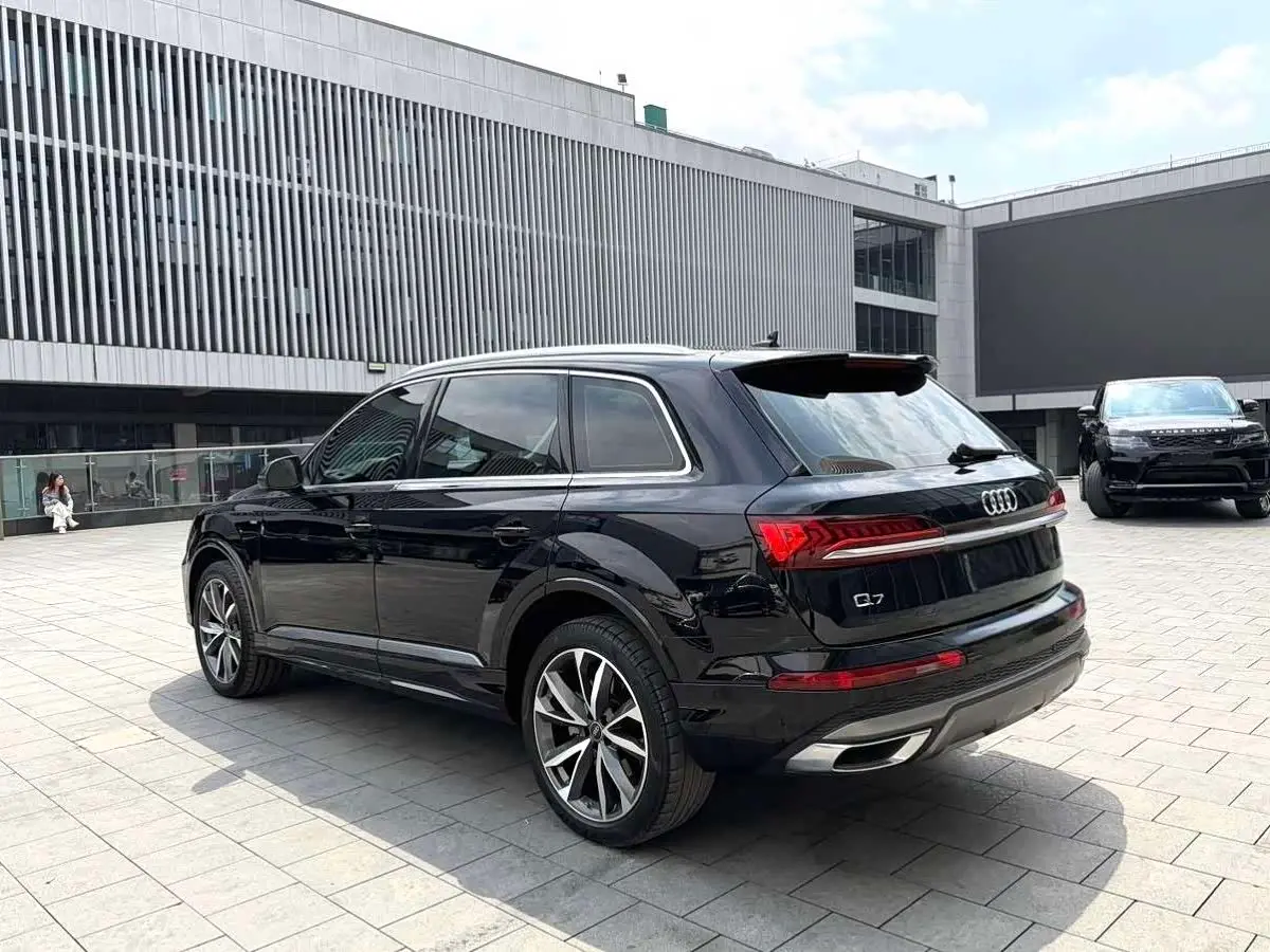 Audi Q7 2021 — Photo 18/18