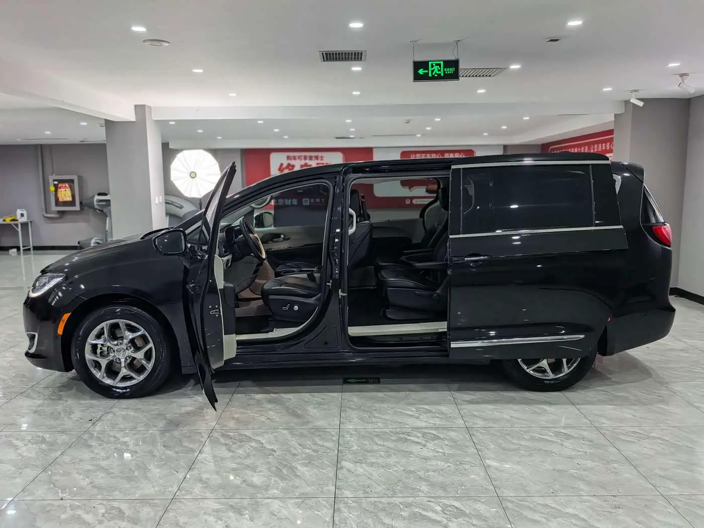 Chrysler Grand Voyager 2019 — Photo 5/20