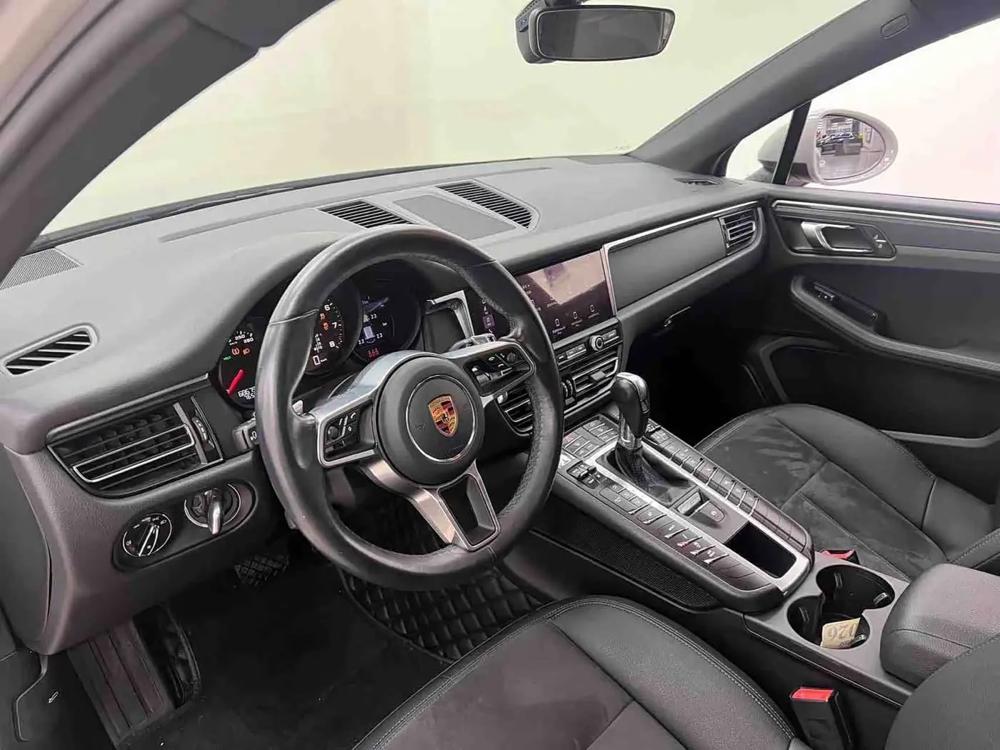Porsche Macan 2020 — Photo 12/20