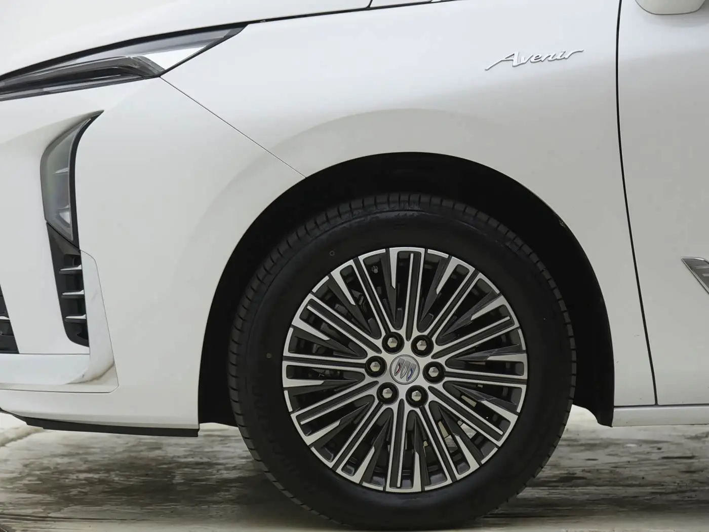 Buick GL8 New Energy 2024 — Photo 7/20