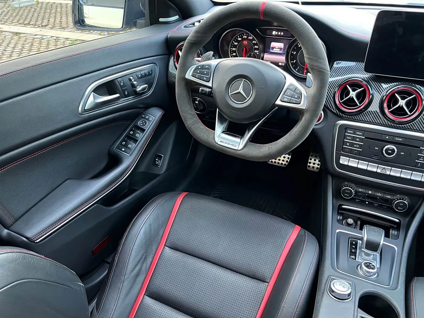 Mercedes-Benz CLA AMG 2017 — Фото 13/16