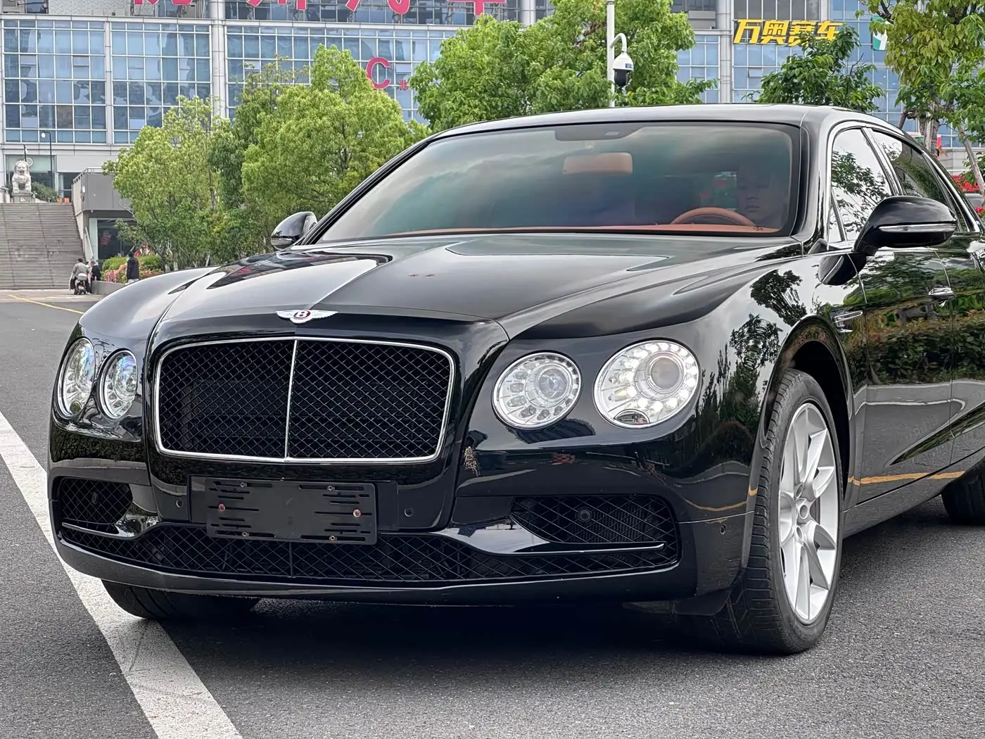 Bentley Flying Spur 2019 — Фото 10/20