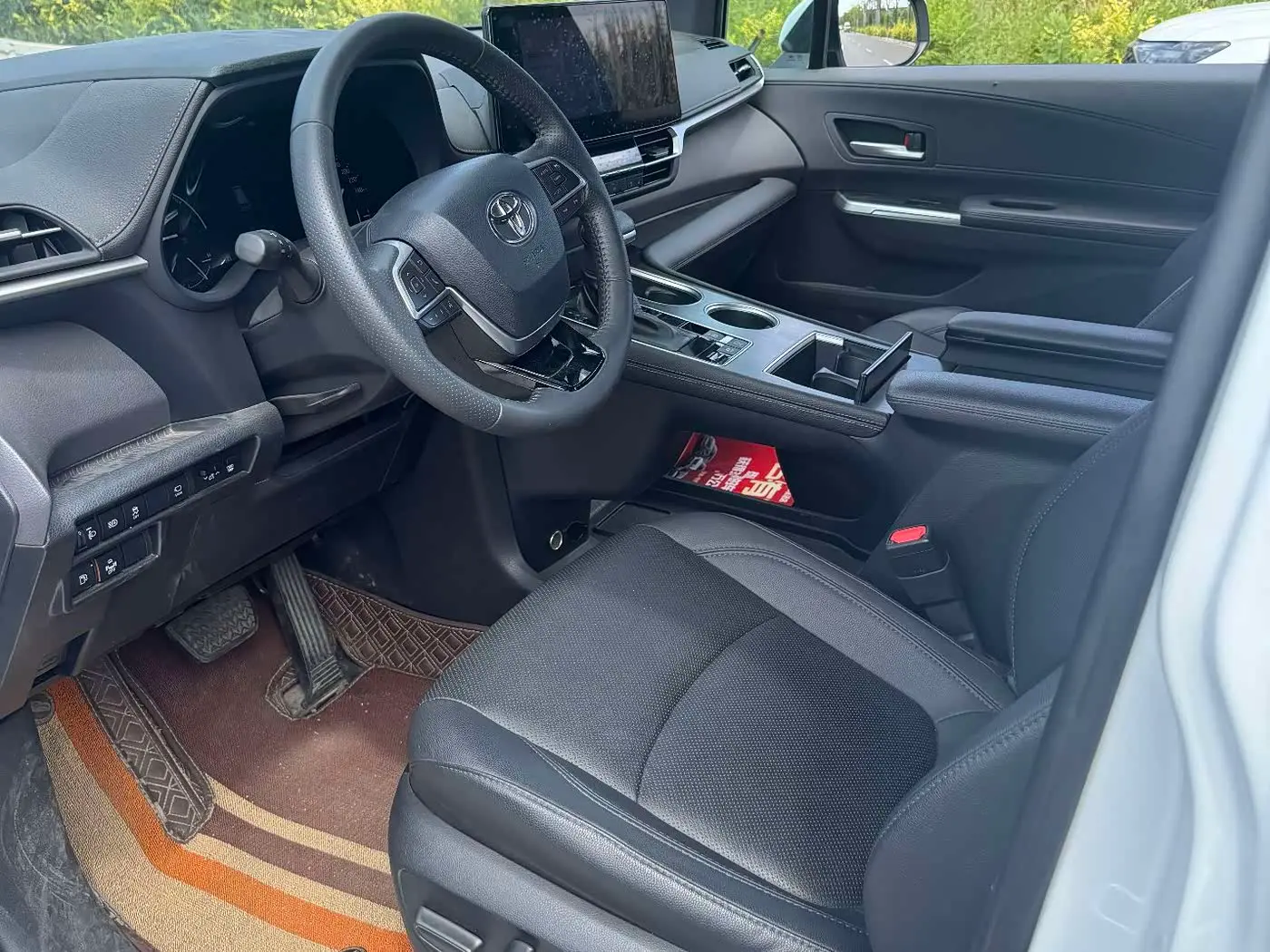 Toyota Sienna 2023 — Şəkil 4/9
