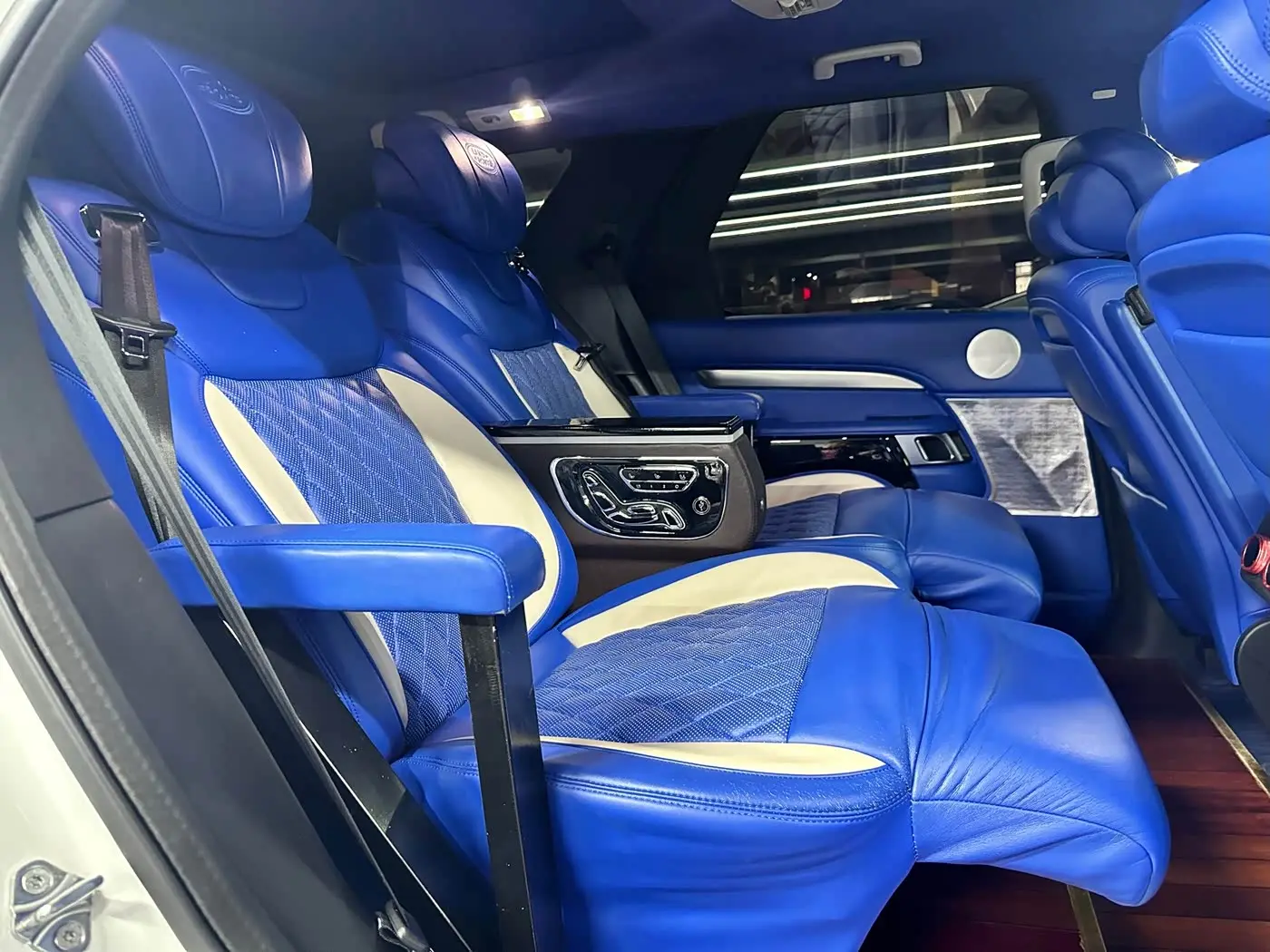 Land Rover Discovery 2020 — Photo 14/17