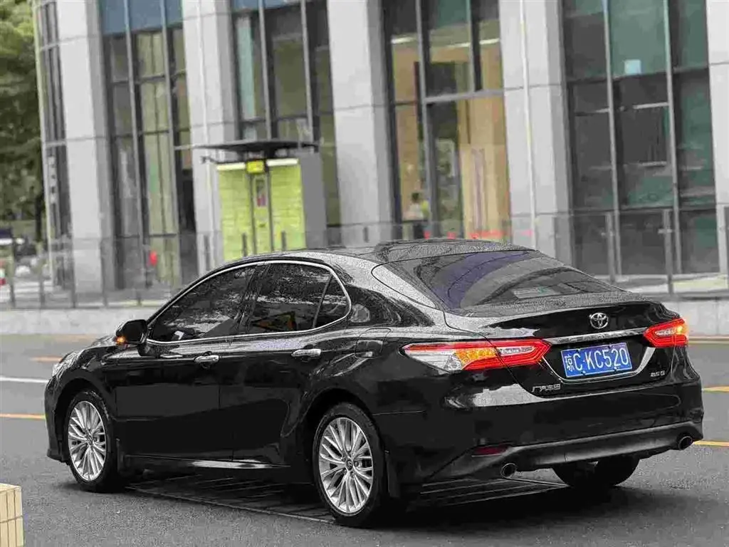 Toyota Camry 2020 — Photo 3/9