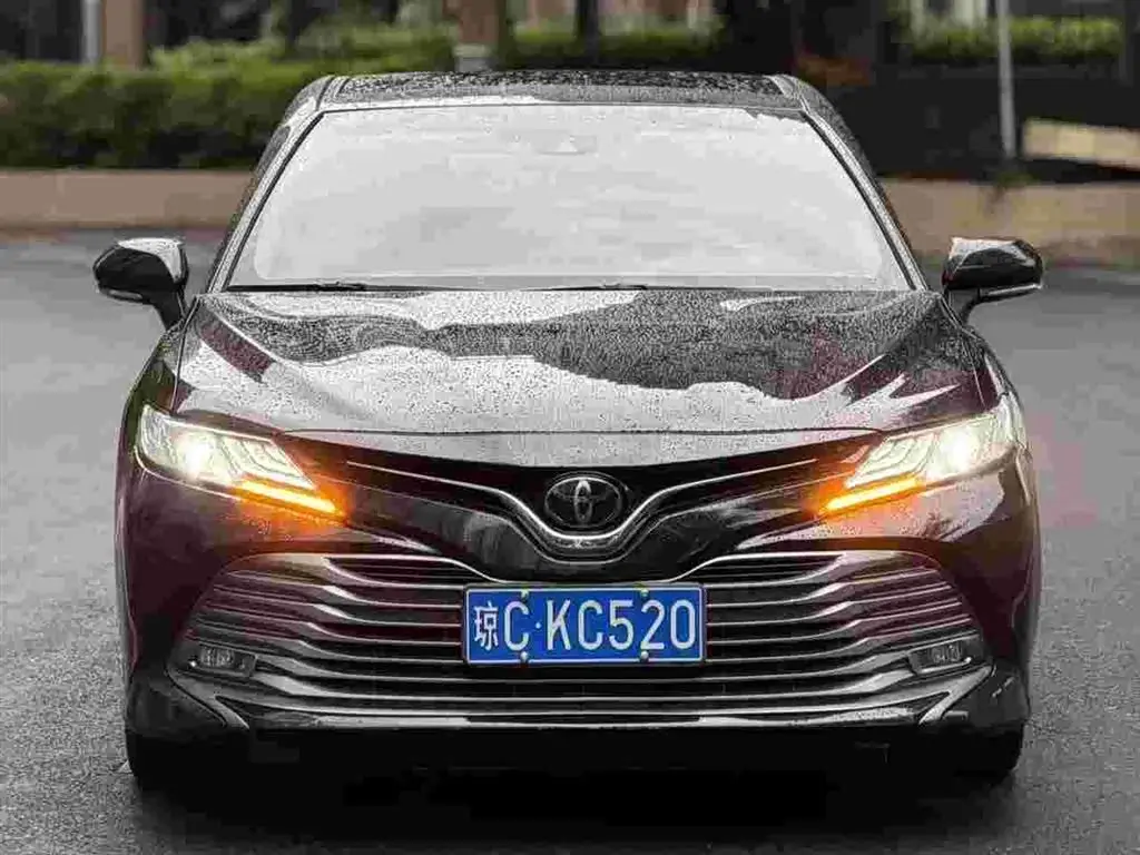 Toyota Camry 2020 — Photo 1/9