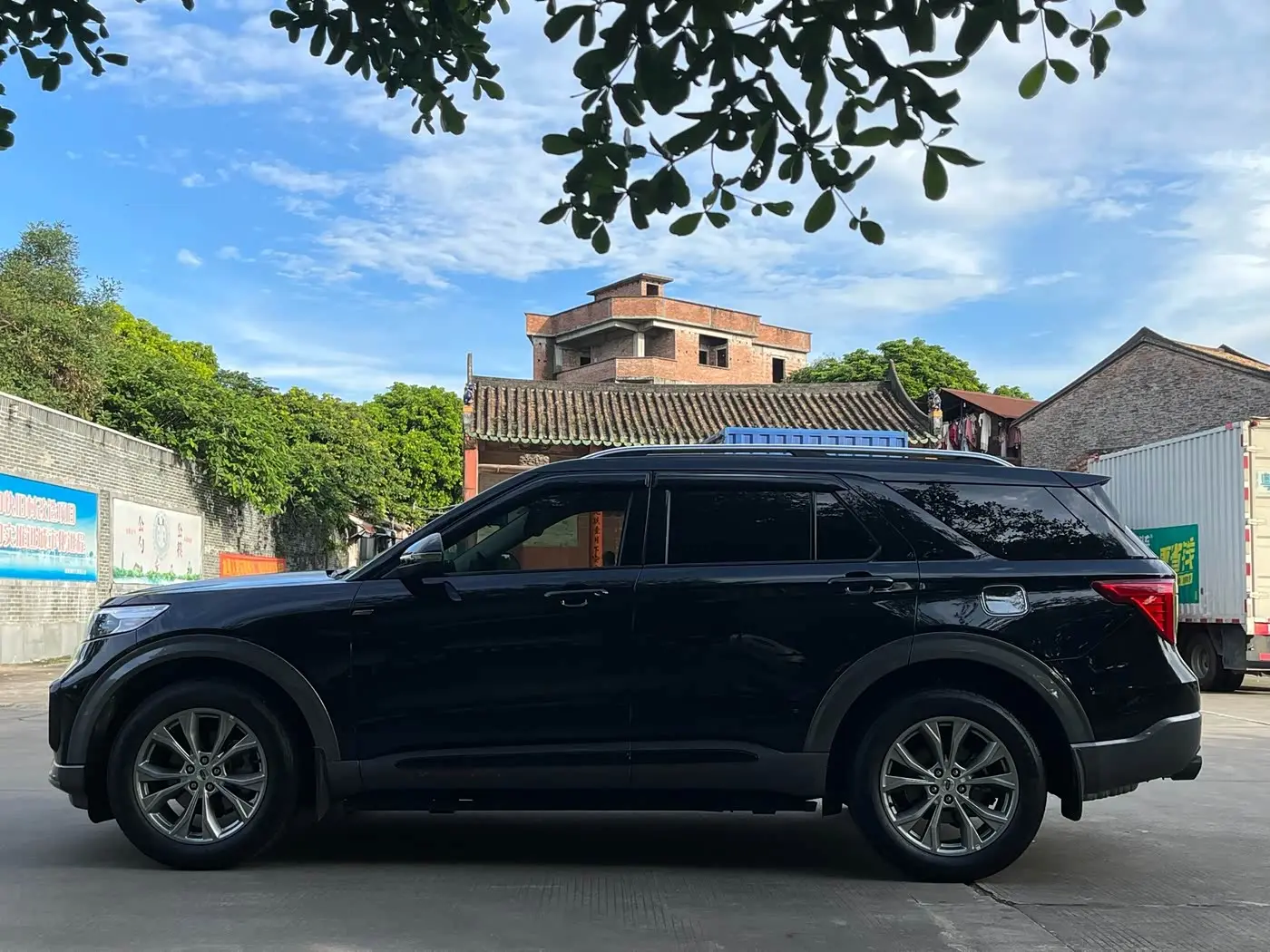 Ford Explorer 2022 — Photo 13/13