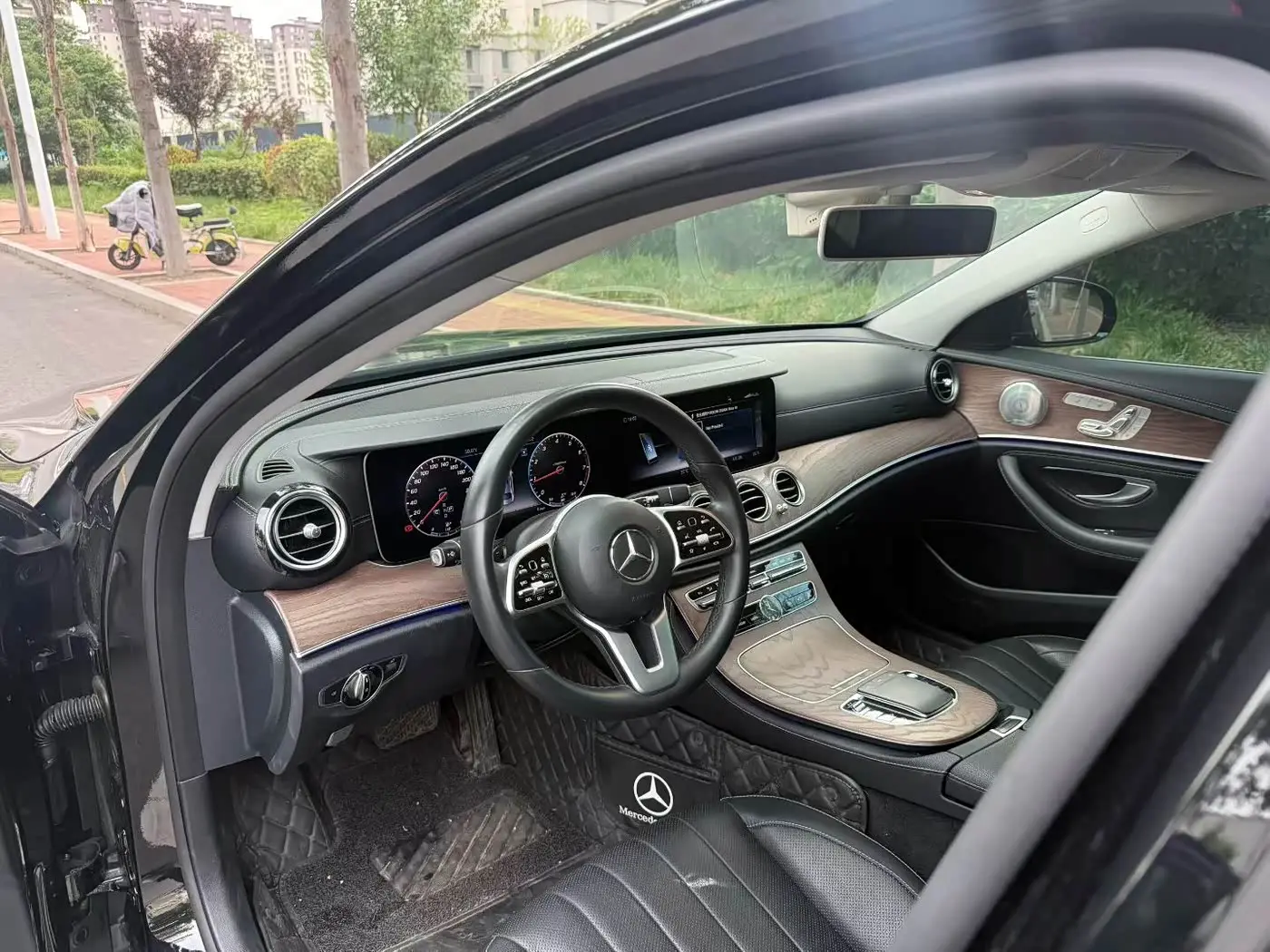 Mercedes-Benz E-Class 2020 — Photo 6/9