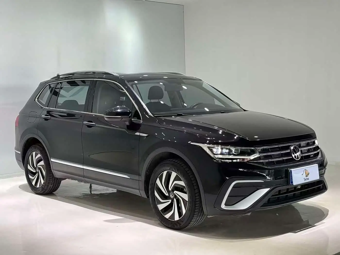 Volkswagen Tiguan L 2023 — Photo 3/20