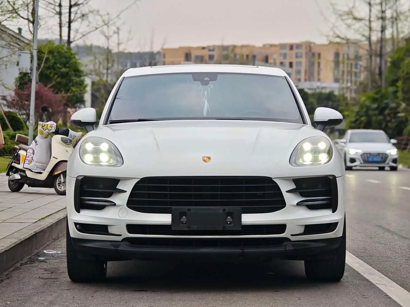 Porsche Macan 2021 — Фото 2/16