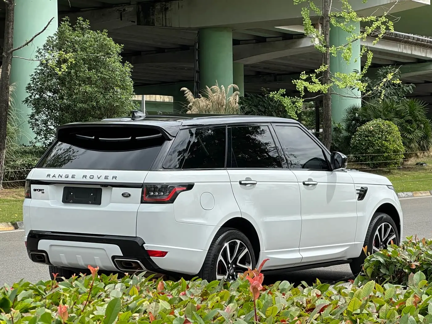 Land Rover Range Rover Sport 2021 — Photo 6/20