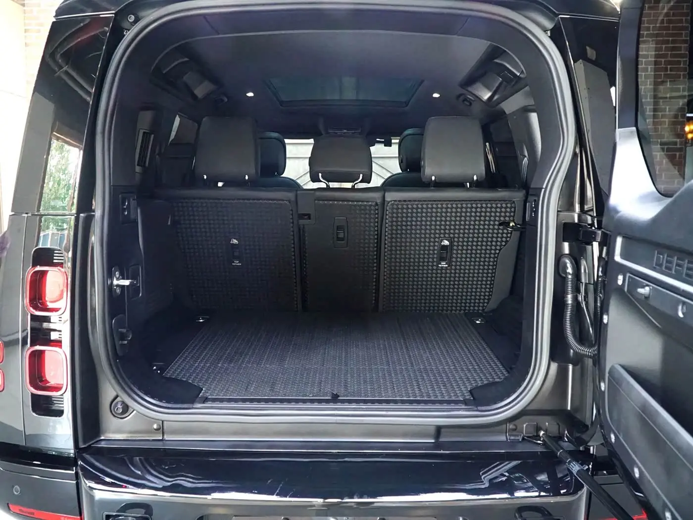 Land Rover Defender 2023 — Photo 11/20