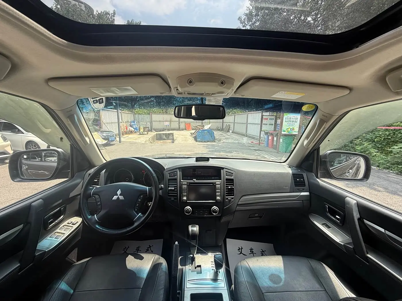 Mitsubishi Pajero 2014 — Photo 10/10