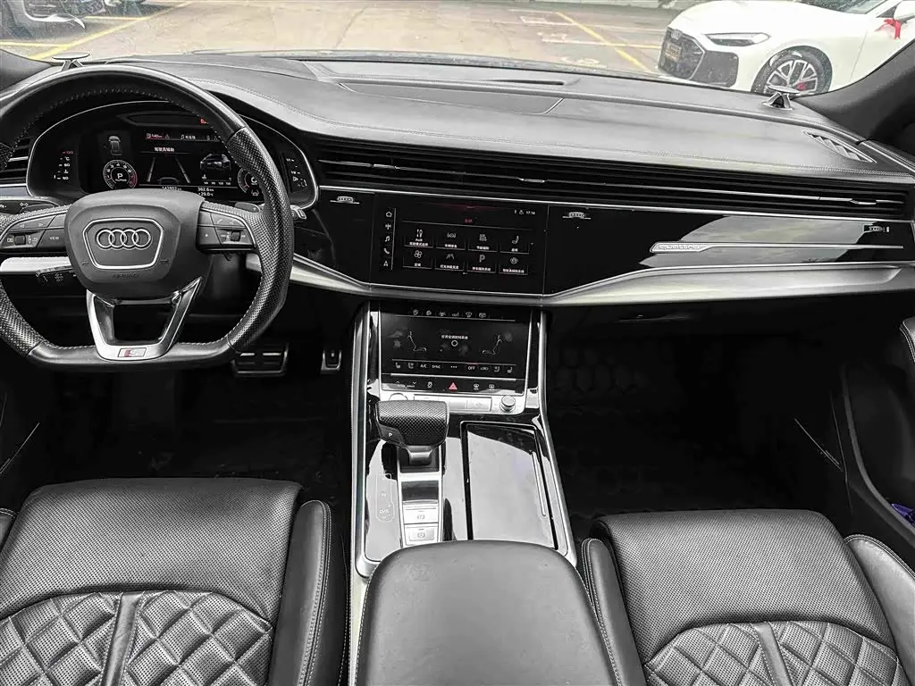 Audi Q8 2019 — Фото 7/9