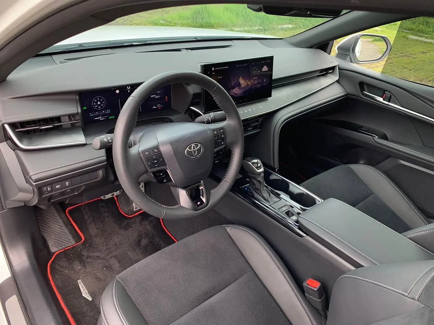 Toyota Camry 2025 — Фото 8/17
