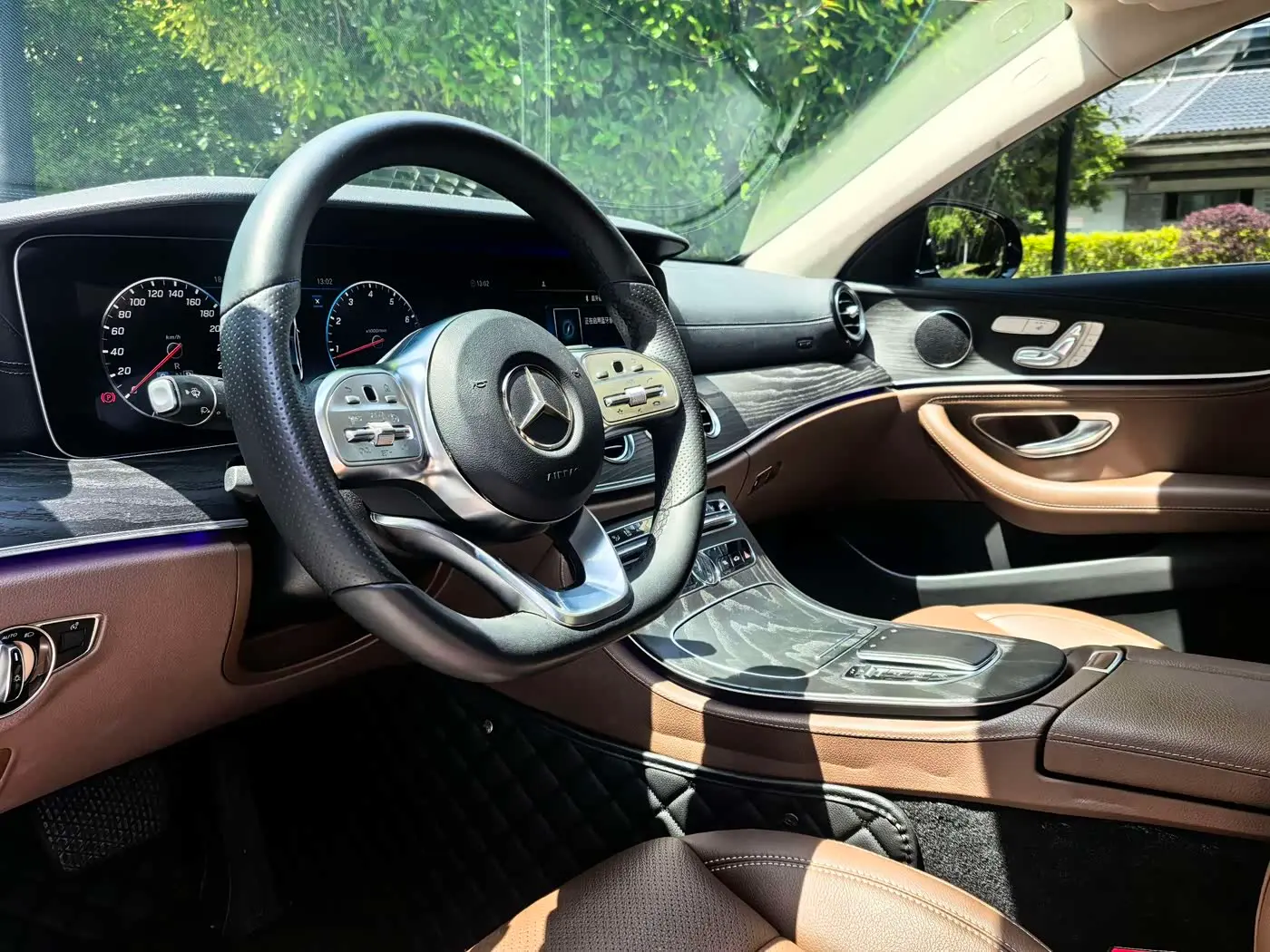 Mercedes-Benz E-Class 2019 — Photo 8/16