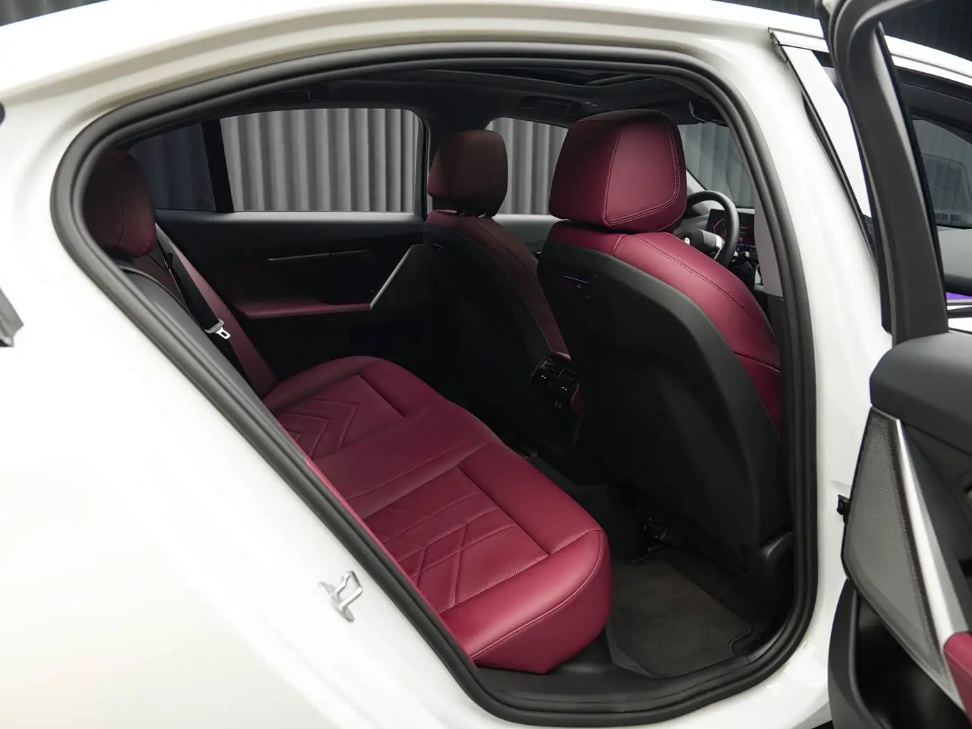 BMW 5 Series 2025 — Photo 17/19