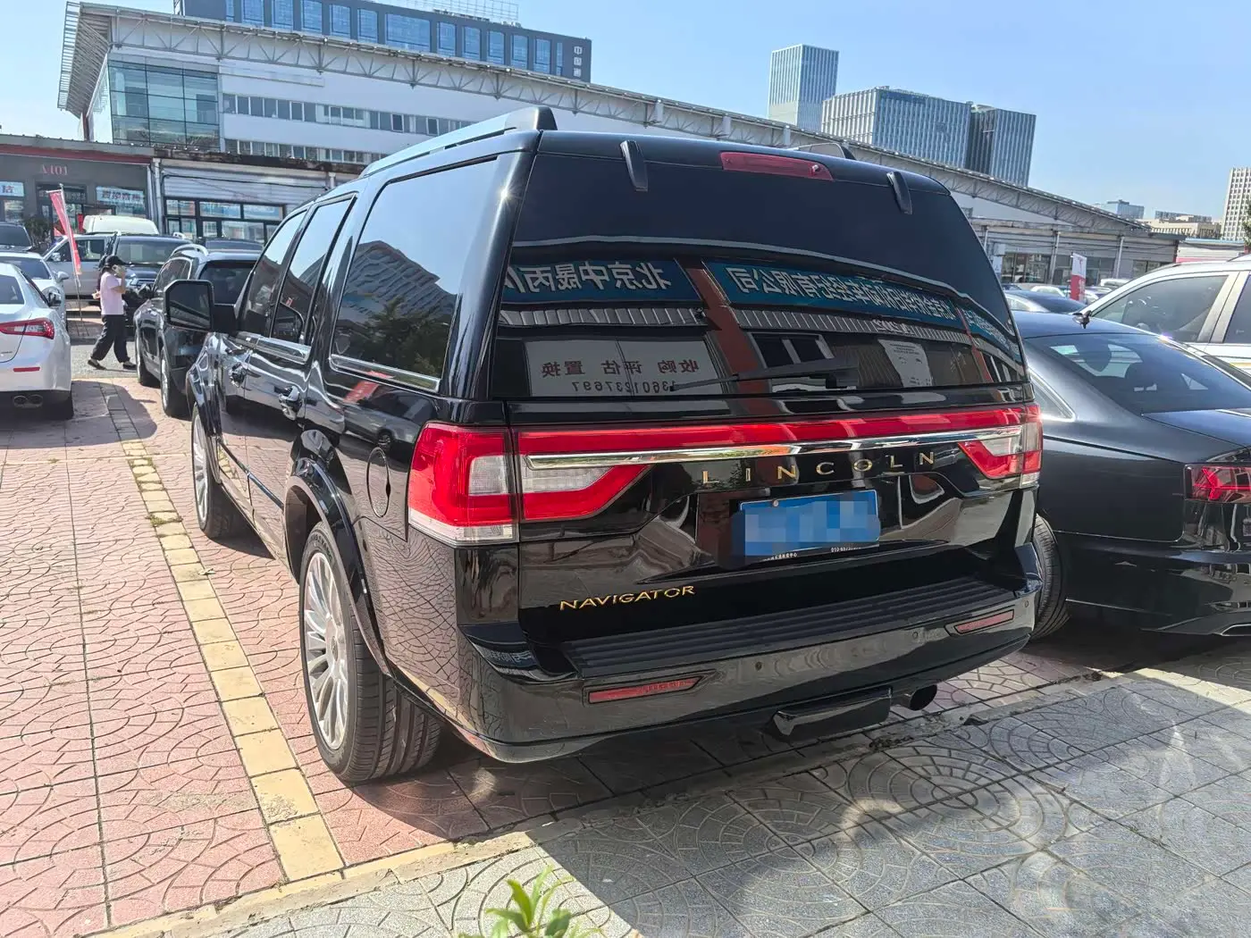 Lincoln Navigator 2017 — Photo 18/20