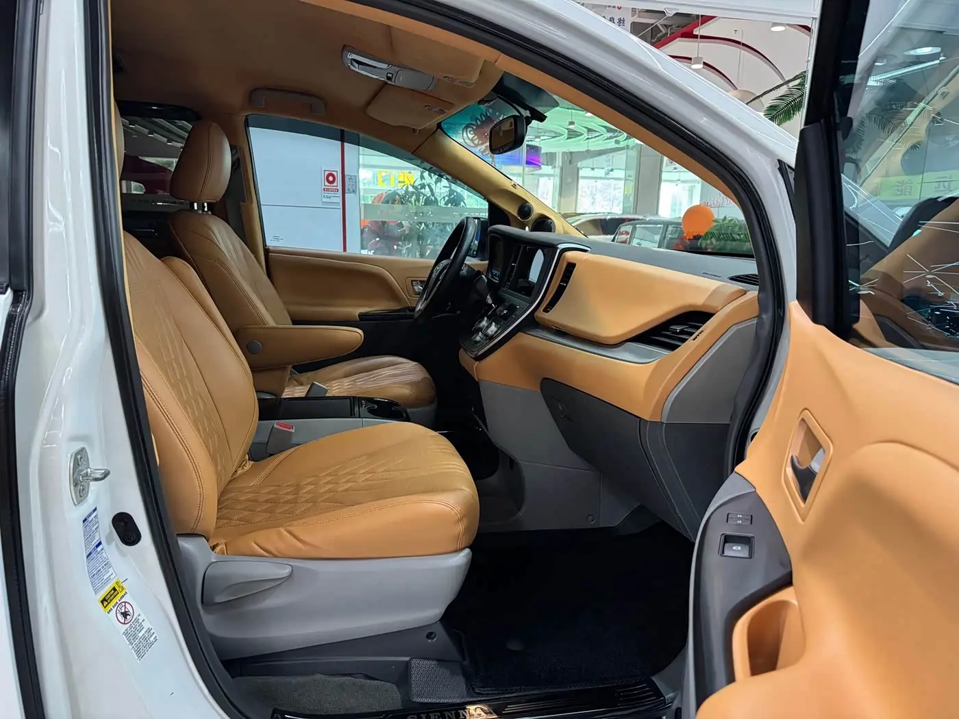 Toyota Sienna 2016 — Photo 5/18