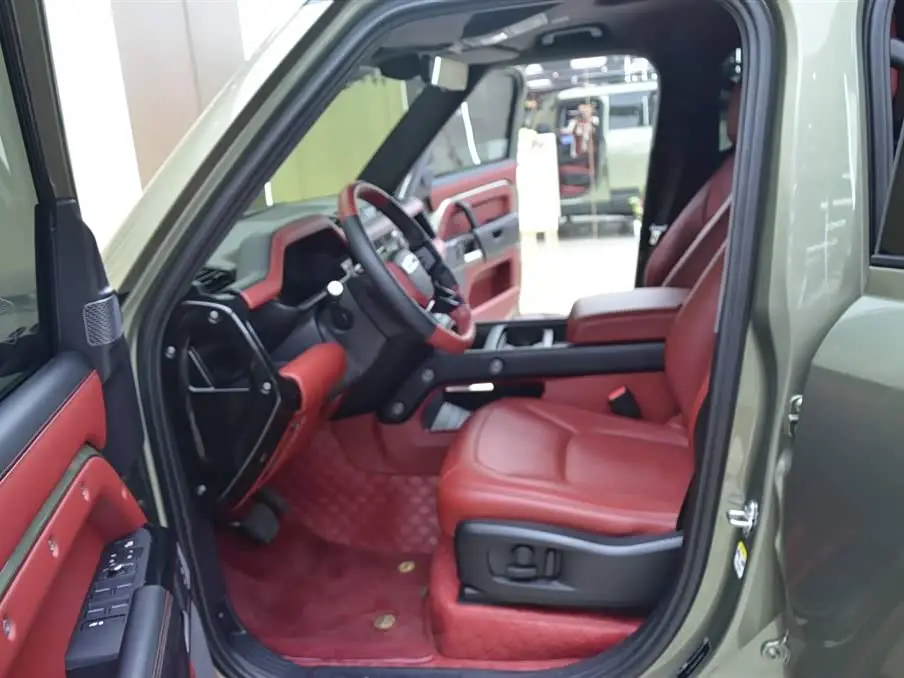 Land Rover Defender 2022 — Photo 4/16