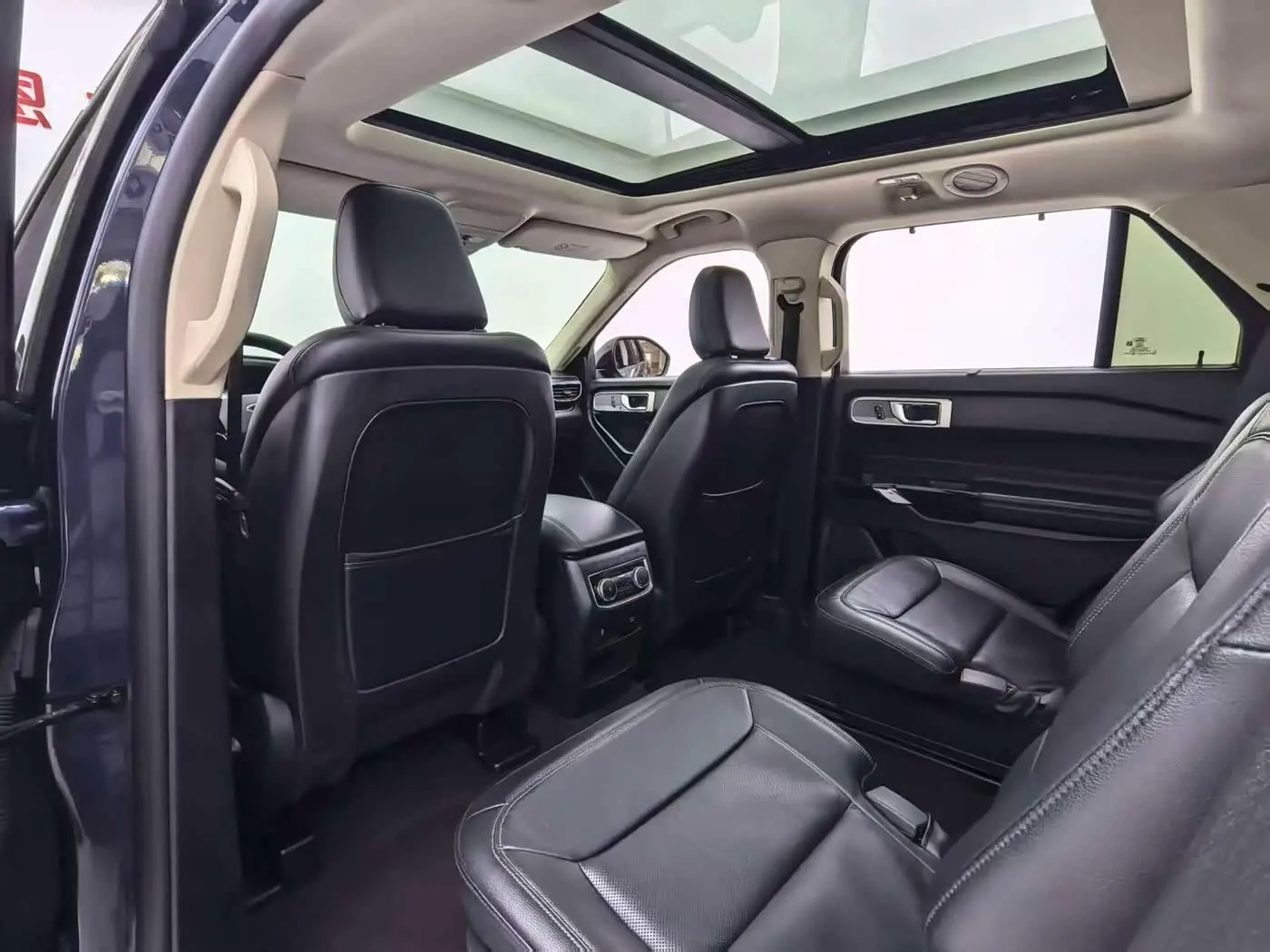 Ford Explorer 2020 — Фото 13/20