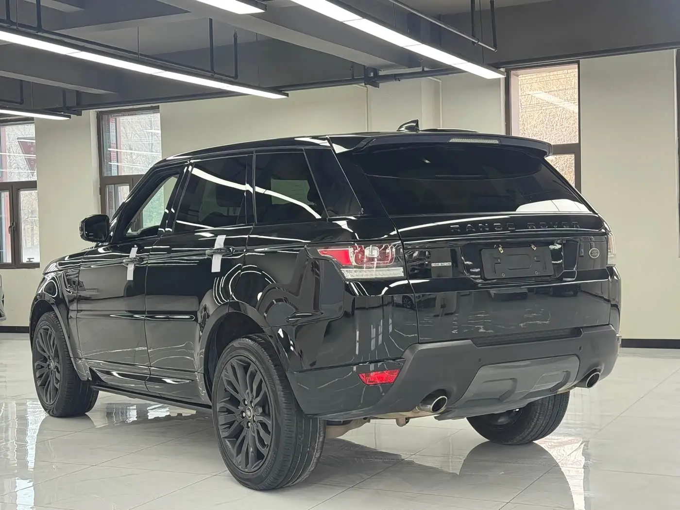 Land Rover Range Rover Sport 2017 — Фото 18/20
