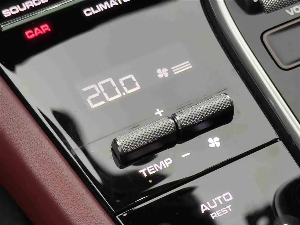 Porsche Cayenne New Energy 2023 — Фото 16/19