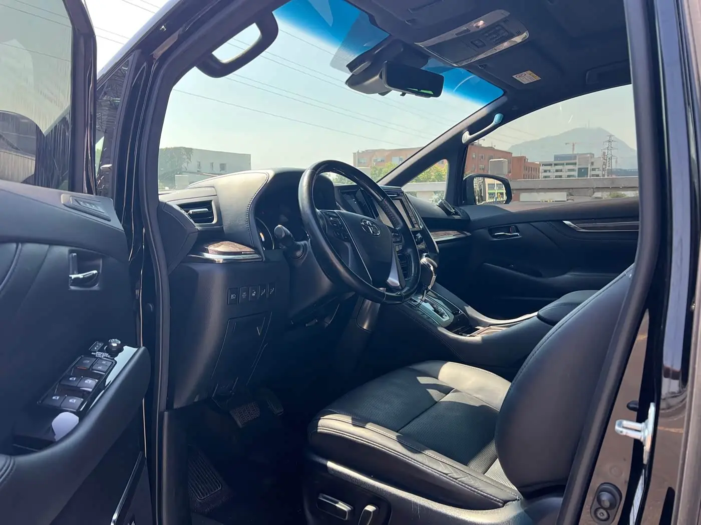 Toyota Alphard 2020 — Photo 3/9