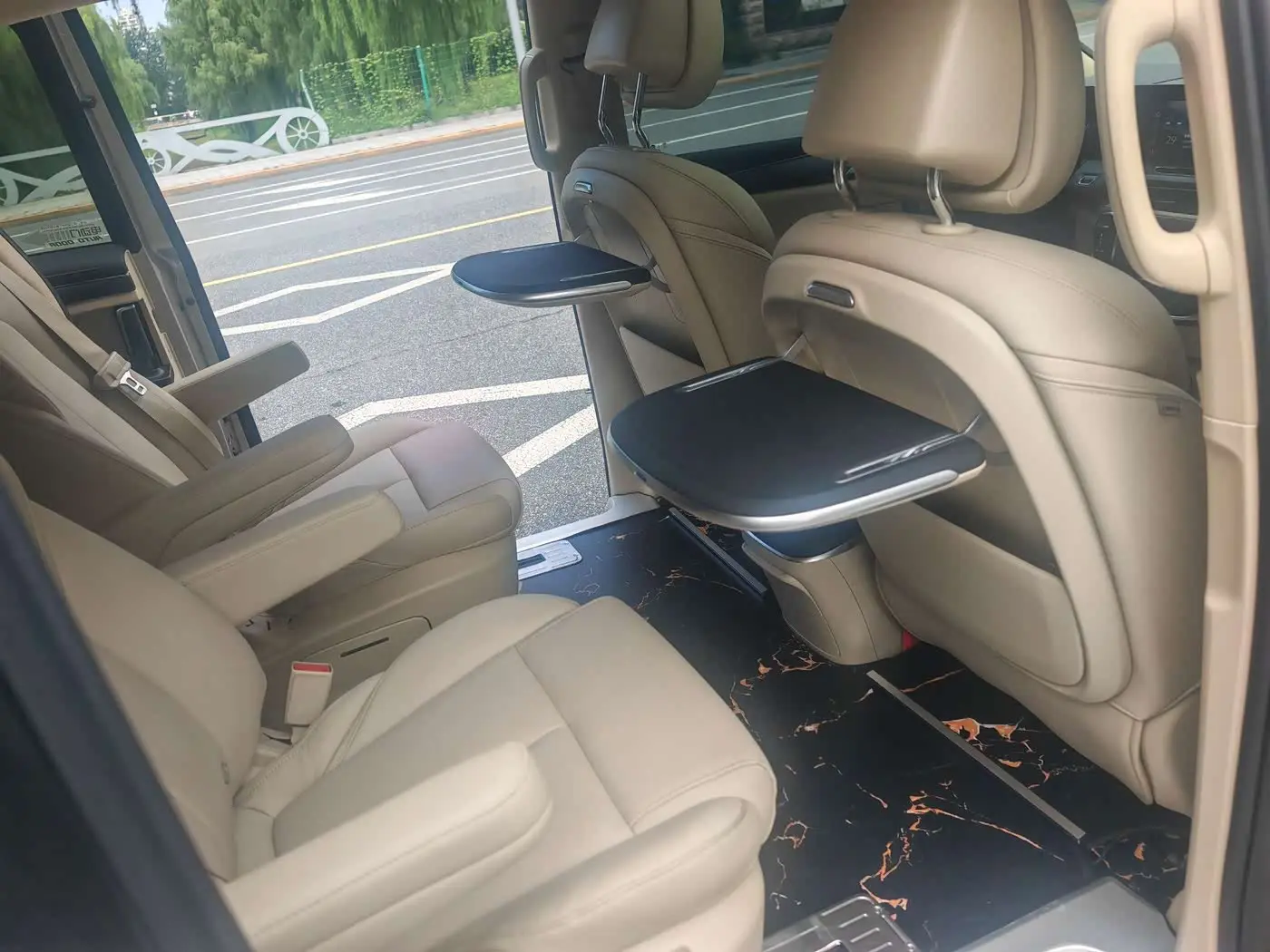 Buick GL8 2024 — Photo 10/20