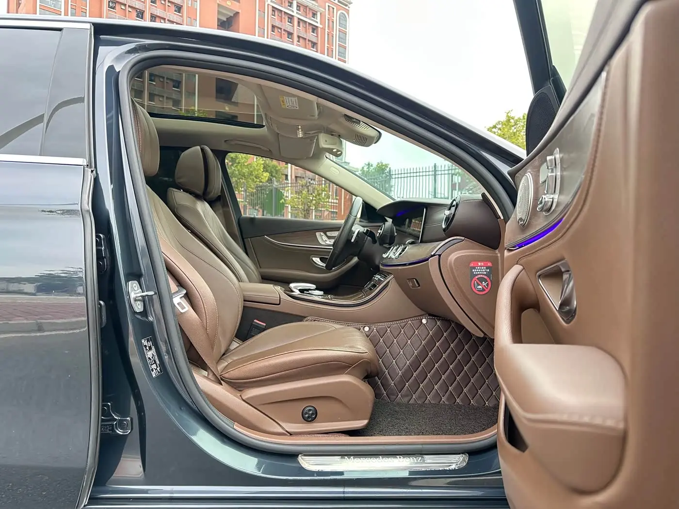 Mercedes-Benz E-Class 2016 — Photo 12/19