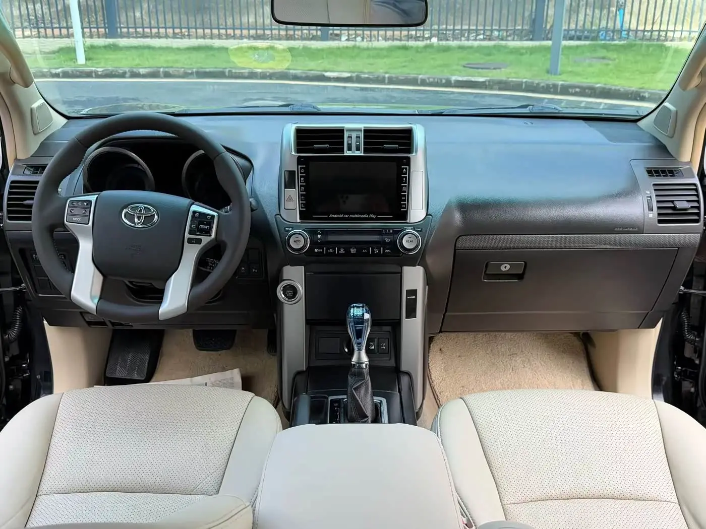 Toyota Prado 2011 — Photo 4/7