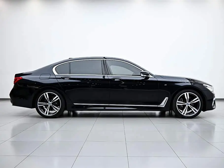 BMW 7 Series 2019 — Фото 6/20