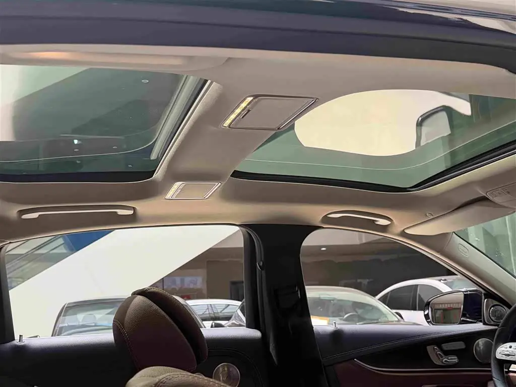 Mercedes-Benz E-Class 2019 — Photo 18/18
