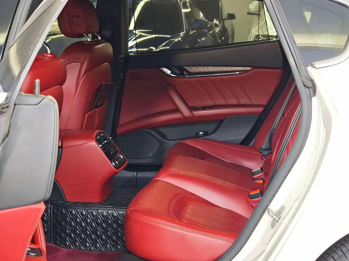 Maserati Quattroporte 2021 — ფოტო 9/20