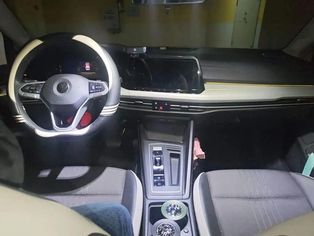 Volkswagen Golf 2022 — Photo 10/20