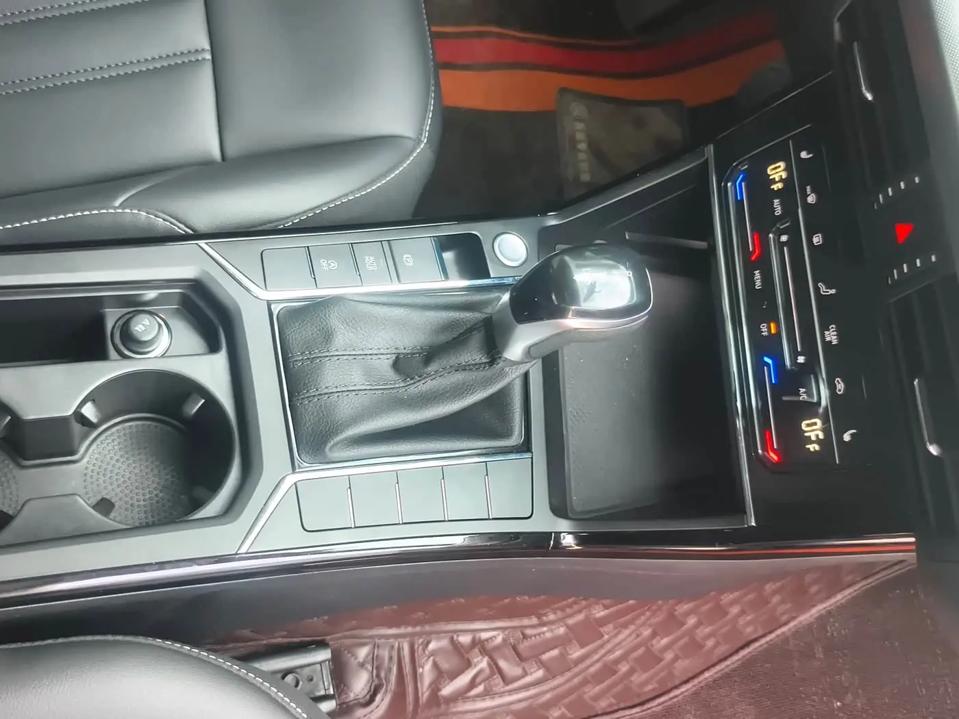 Volkswagen Passat 2022 — ფოტო 13/20